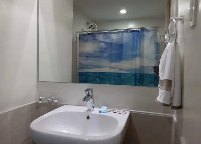 A Cozy Fully Furnished Private In Unit. Apartment *