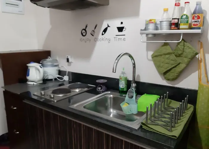 A Cozy Fully Furnished Private In Unit. Apartment *