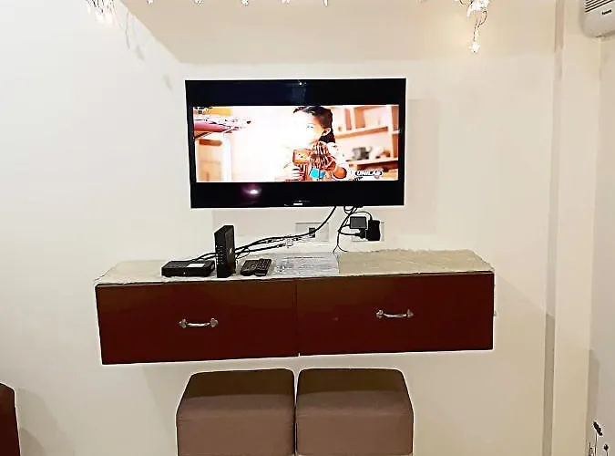 Apartment A Cozy Fully Furnished Private In Unit. *